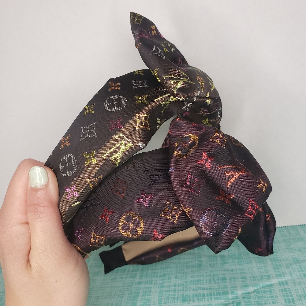 $28/2 LV STYLIST HAIR ACCESSORIES
